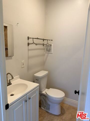 2142 S Victoria Avenue, Los Angeles, CA 90016