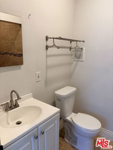 2142 S Victoria Avenue, Los Angeles, CA 90016