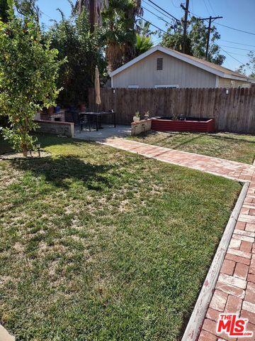 2142 S Victoria Avenue, Los Angeles, CA 90016