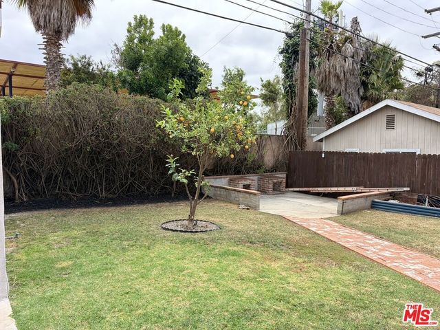 2142 S Victoria Avenue, Los Angeles, CA 90016