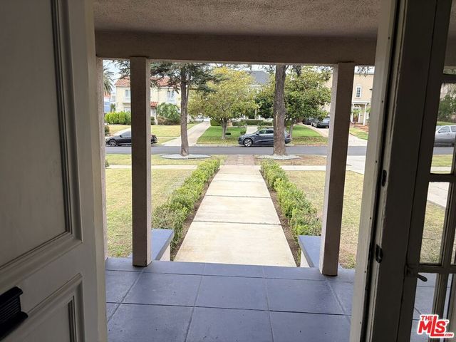 2142 S Victoria Avenue, Los Angeles, CA 90016