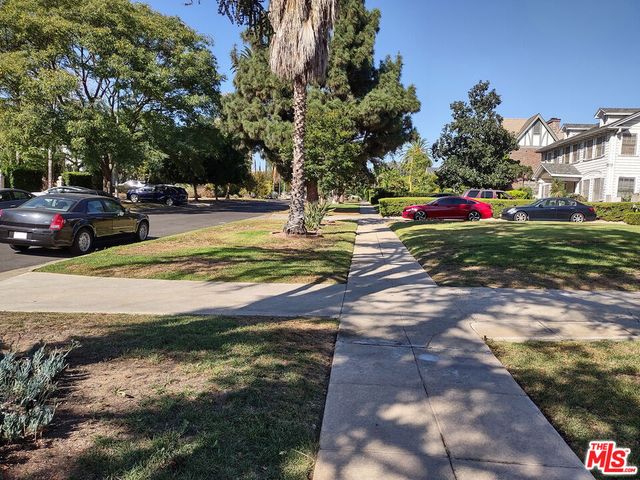 2142 S Victoria Avenue, Los Angeles, CA 90016