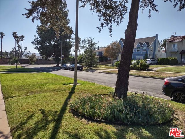 2142 S Victoria Avenue, Los Angeles, CA 90016