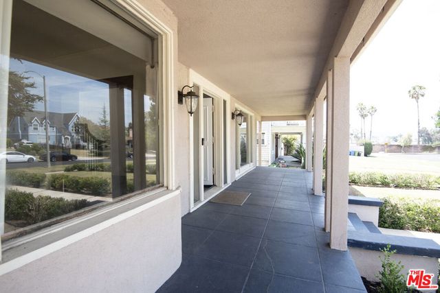 2142 S Victoria Avenue, Los Angeles, CA 90016