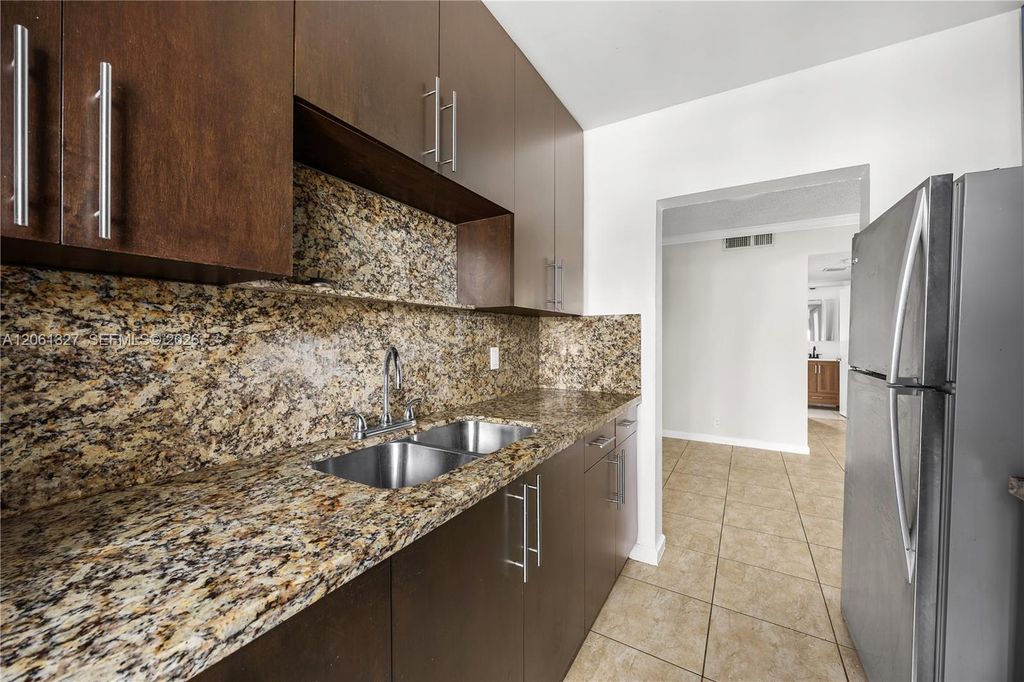 5420 Hollywood Boulevard 202, Hollywood, FL 33021
