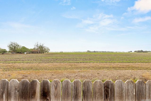 4024 SUNFIELD DR, Seguin, TX 78155