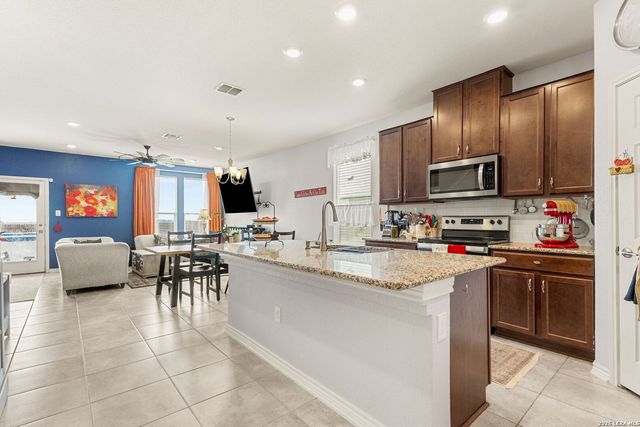 4024 SUNFIELD DR, Seguin, TX 78155