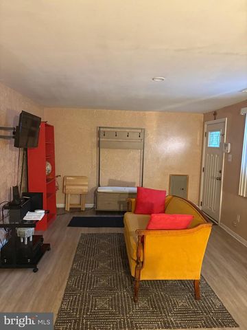 411 CARMODY HILLS DR, Capitol Heights, MD 20743