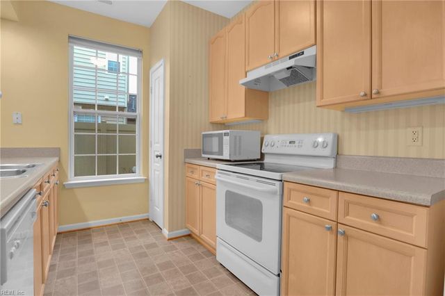 2165 Tarleton Oaks DR, Virginia Beach, VA 23464