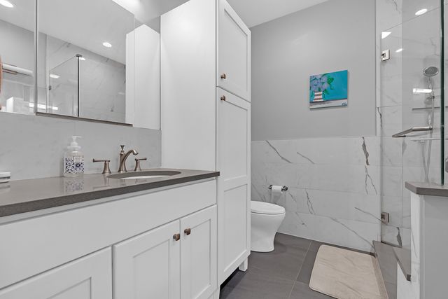 4915 N Lincoln Avenue 2, Chicago, IL 60625