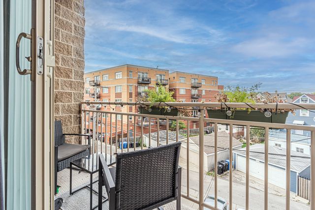 4915 N Lincoln Avenue 2, Chicago, IL 60625