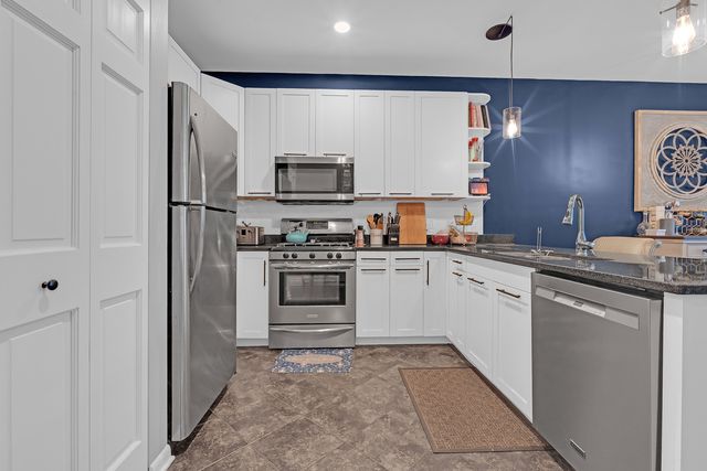 4915 N Lincoln Avenue 2, Chicago, IL 60625