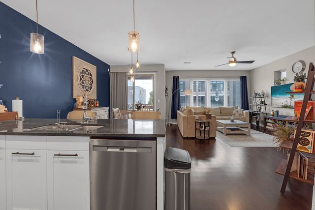 4915 N Lincoln Avenue 2, Chicago, IL 60625