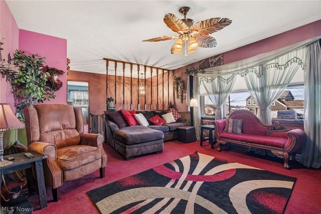 13100 Market Avenue N, Hartville, OH 44632