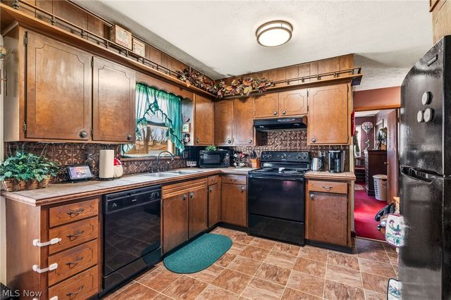 13100 Market Avenue N, Hartville, OH 44632