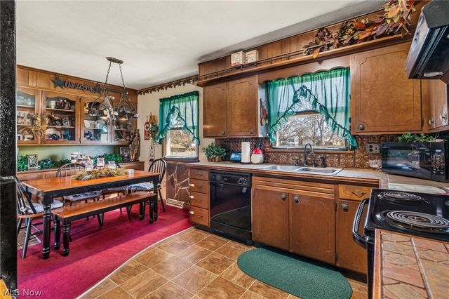 13100 Market Avenue N, Hartville, OH 44632