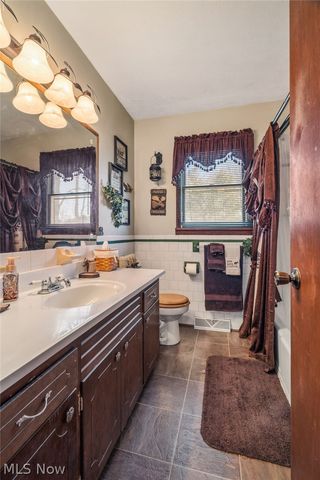 13100 Market Avenue N, Hartville, OH 44632