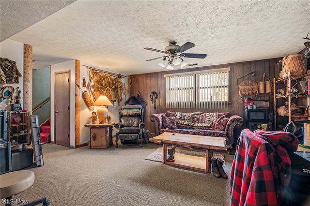 13100 Market Avenue N, Hartville, OH 44632