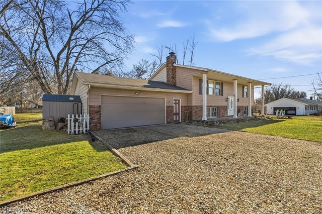 13100 Market Avenue N, Hartville, OH 44632