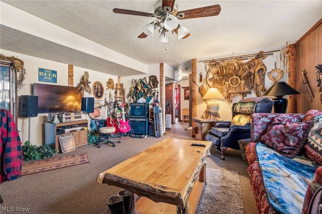 13100 Market Avenue N, Hartville, OH 44632