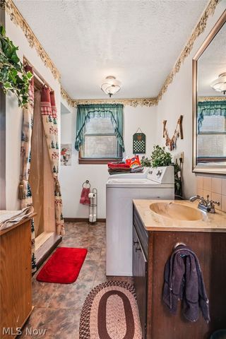 13100 Market Avenue N, Hartville, OH 44632