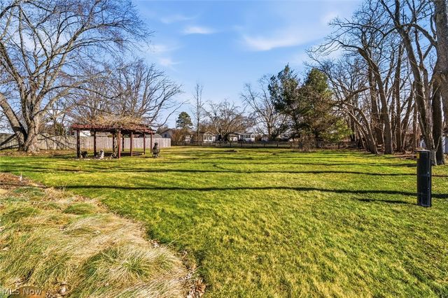 13100 Market Avenue N, Hartville, OH 44632