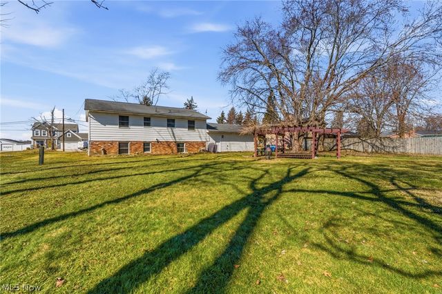 13100 Market Avenue N, Hartville, OH 44632