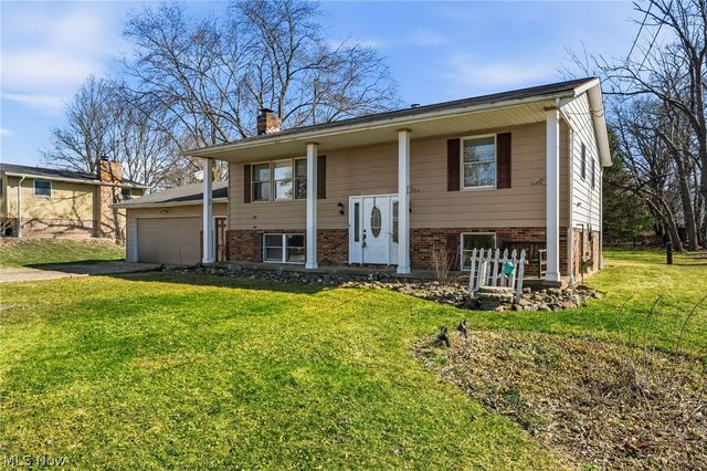 13100 Market Avenue N, Hartville, OH 44632