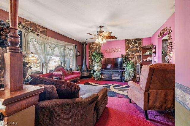 13100 Market Avenue N, Hartville, OH 44632