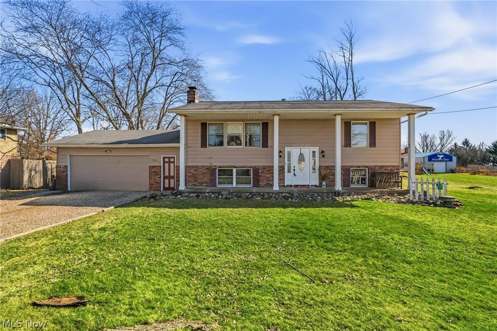 13100 Market Avenue N, Hartville, OH 44632