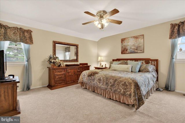 52 WINDY KNOLL DR, Richboro, PA 18954