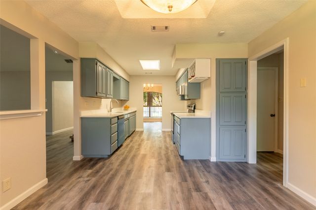 5201 Rustle Leaf Drive, Arlington, TX 76017