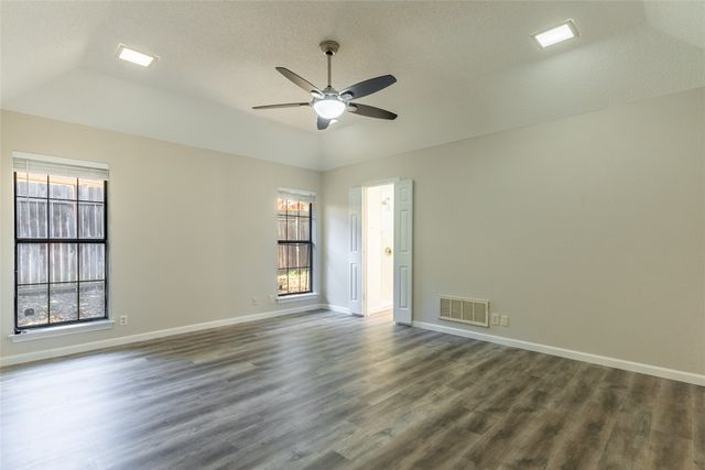 5201 Rustle Leaf Drive, Arlington, TX 76017