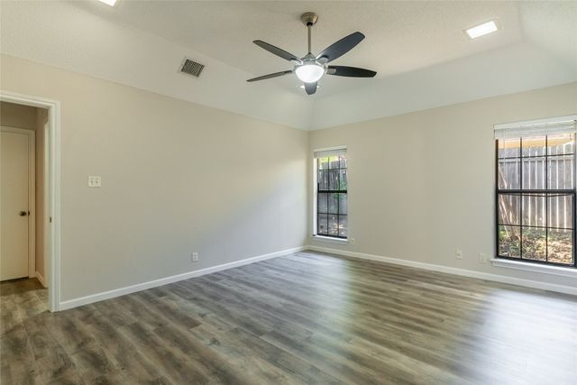 5201 Rustle Leaf Drive, Arlington, TX 76017