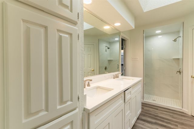 5201 Rustle Leaf Drive, Arlington, TX 76017