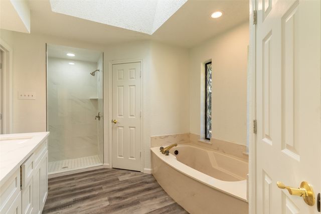 5201 Rustle Leaf Drive, Arlington, TX 76017