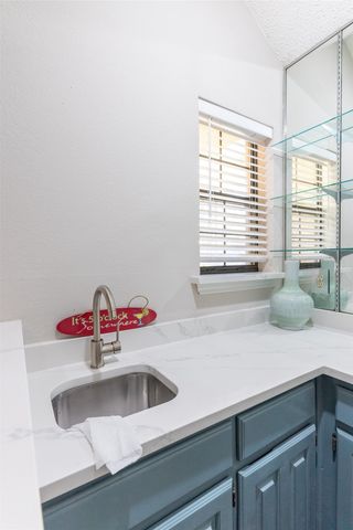 5201 Rustle Leaf Drive, Arlington, TX 76017