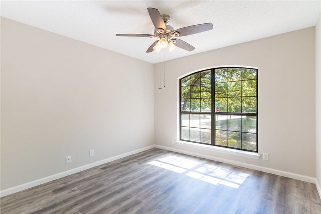 5201 Rustle Leaf Drive, Arlington, TX 76017