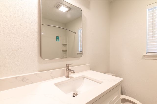 5201 Rustle Leaf Drive, Arlington, TX 76017