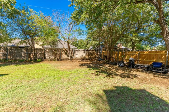 5201 Rustle Leaf Drive, Arlington, TX 76017