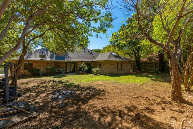 5201 Rustle Leaf Drive, Arlington, TX 76017