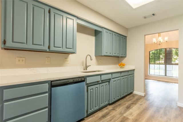 5201 Rustle Leaf Drive, Arlington, TX 76017