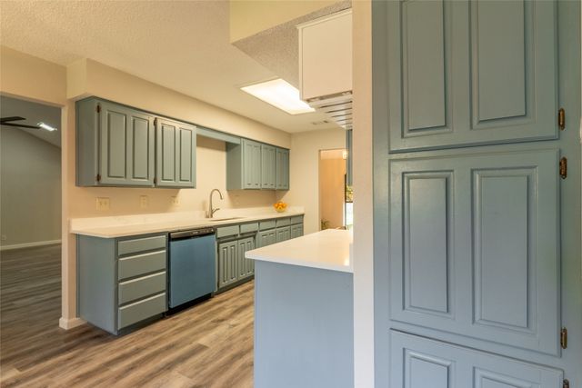 5201 Rustle Leaf Drive, Arlington, TX 76017