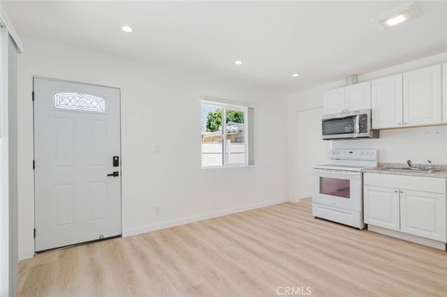 13138 Corcoran, San Fernando, CA 91340