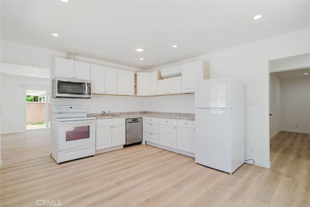 13138 Corcoran, San Fernando, CA 91340