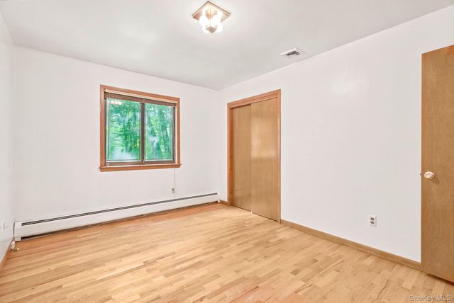 6 Pelham Court, Nanuet, NY 10954