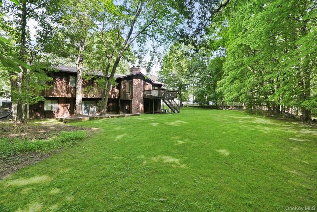 6 Pelham Court, Nanuet, NY 10954