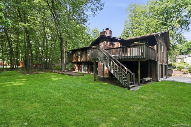 6 Pelham Court, Nanuet, NY 10954