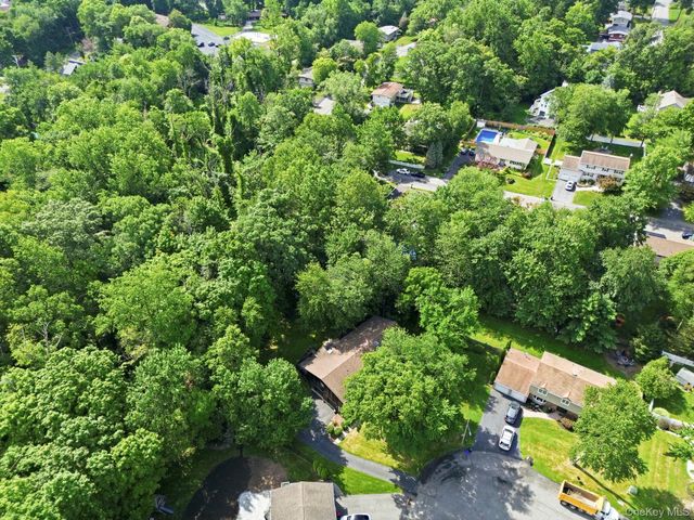 6 Pelham Court, Nanuet, NY 10954