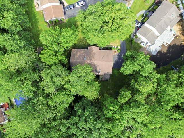 6 Pelham Court, Nanuet, NY 10954